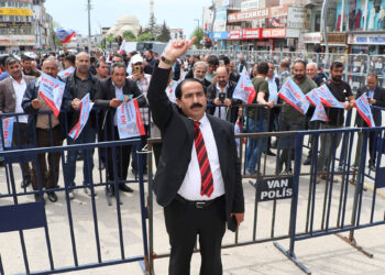 Bağımsız vekil adayının mitingine 100 kişi katıldı