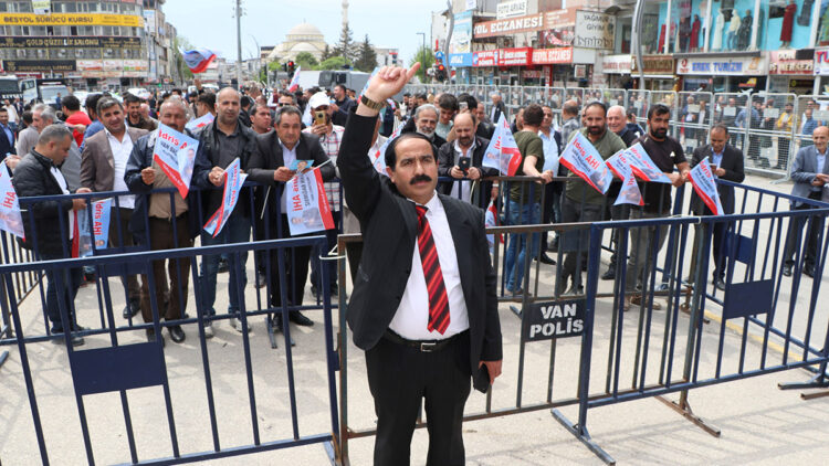 Bağımsız vekil adayının mitingine 100 kişi katıldı