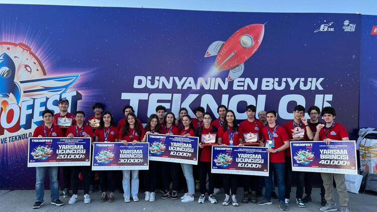 Bahçeşehir öğrencileri, TEKNOFEST'te ödülleri topladı
