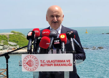 Ulaştırma ve Altyapı Bakanı Adil Karaismailoğlu Ganita sahilinde açıklamalarda bulundu.
