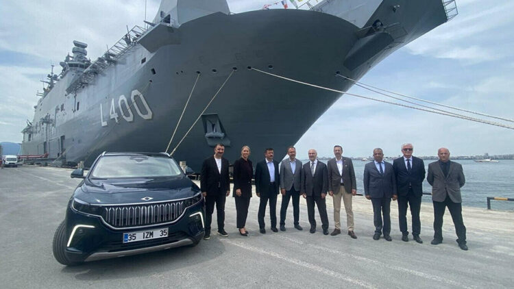 Bakan Kasapoğlu TCG Anadolu'yu ziyaret etti