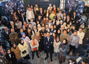 Bakan Kurum Üsküdar’da üniversiteliler ile buluştu
