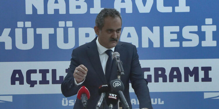 Bakan Özer'den 'z kuşağı' mesajı