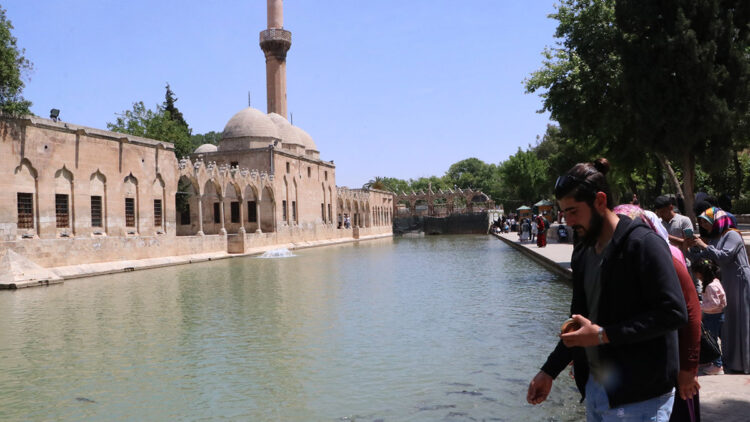Balıklıgöl'de suyun rengi normale döndü