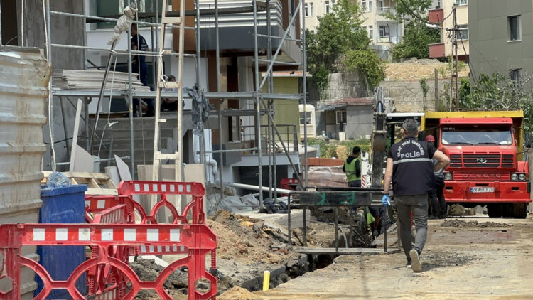 Binanın asansör boşluğunda erkek cesedi bulundu