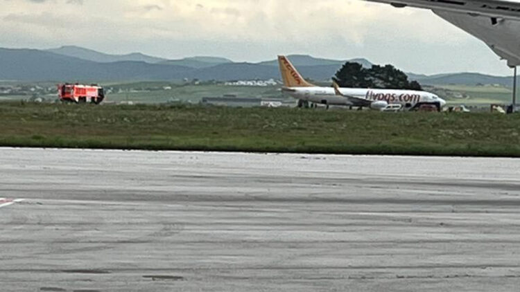 Bomba ihbarı yapılan yolcu uçağında arama yapıldı