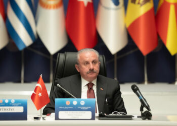 Bu savaştan kazanç elde edenler var