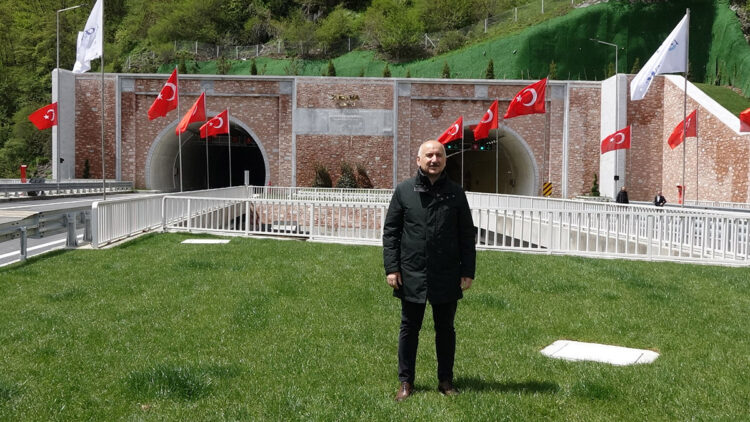 Bu zihniyet ile vatandaş efendi, biz hizmetkar olduk