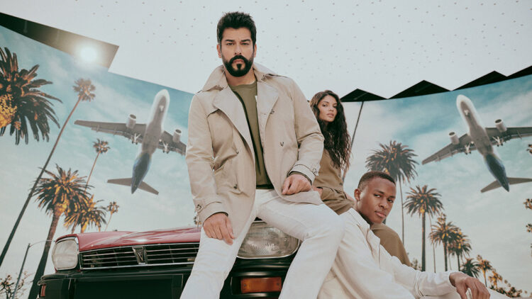 Burak Özçivit sanal stüdyoda objektif karşısına geçti