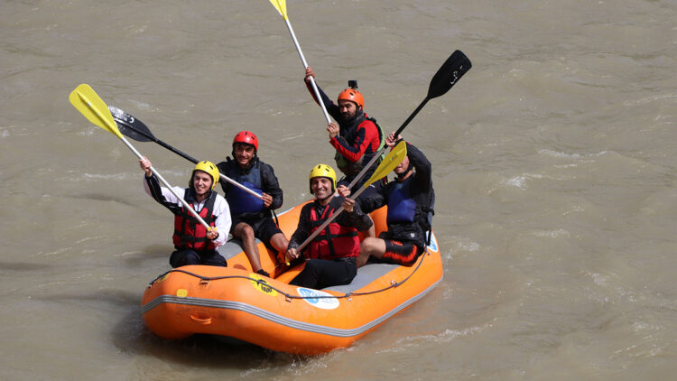 Çataklı kızlar, raftingde de başarı için çalışıyor 