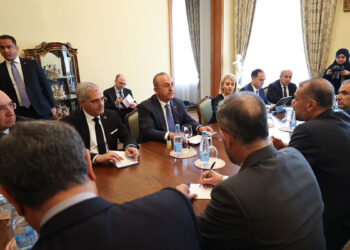 Çavuşoğlu İranlı mevkidaşı Abdullahian ile görüştü