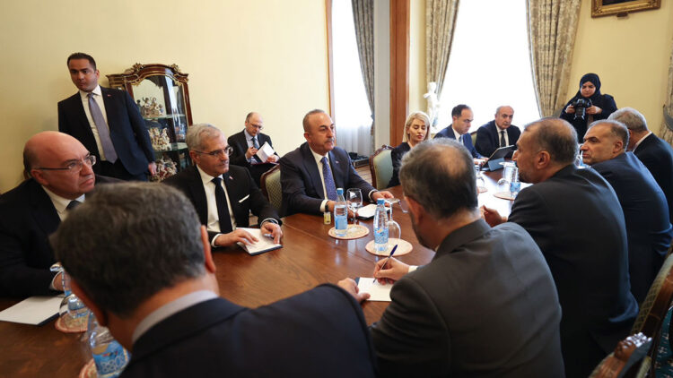 Çavuşoğlu İranlı mevkidaşı Abdullahian ile görüştü