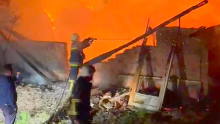 Çorum'da ahır ve samanlık yangın