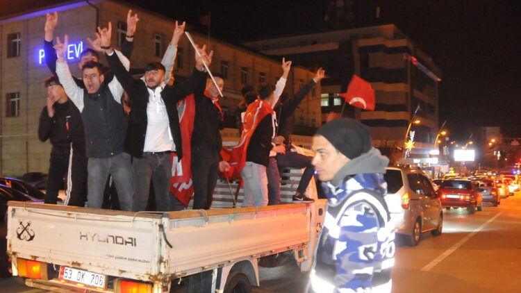 Cumhur İttifakı taraftarlarından erken kutlama