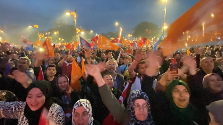 Cumhur İttifakı'ndan Zafer Meydanı'nda kutlama