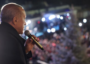 Cumhurbaşkanı Erdoğan balkon konuşması yaptı