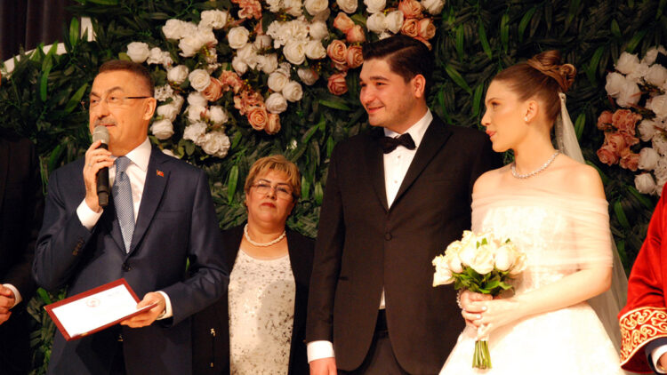Cumhurbaşkanı Yardımcısı Oktay nikah şahidi oldu