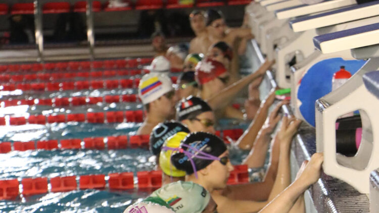 Denizi olmayan Erzurum, dünyanın yüzme üssü gibi