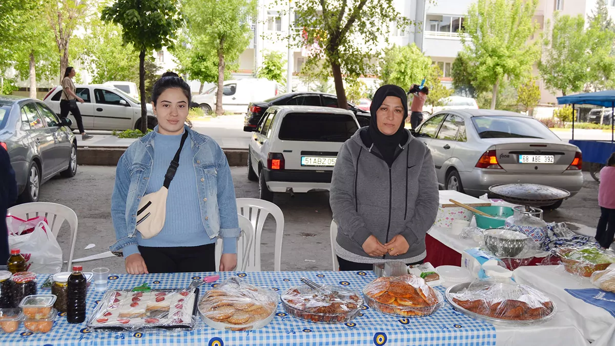 Depremzede eltiler yoresel yemekler yapip satiyord - yaşam - haberton