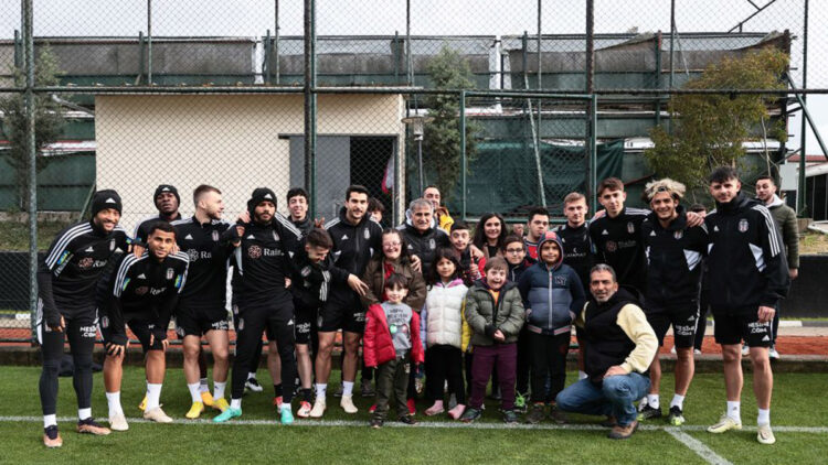 Down sendromlu çocuklar Beşiktaş antrenmanıda