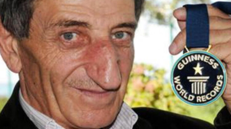 Dünyanın en uzun burunlu insanı hayatını kaybetti