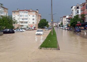 Edirne ve Çorlu'da kuvvetli yağmur