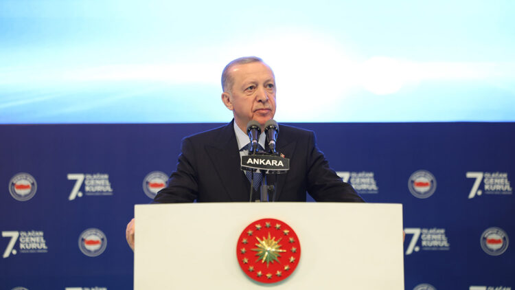 Erdoğan, Memur-Sen Genel Kurulu'na katıldı