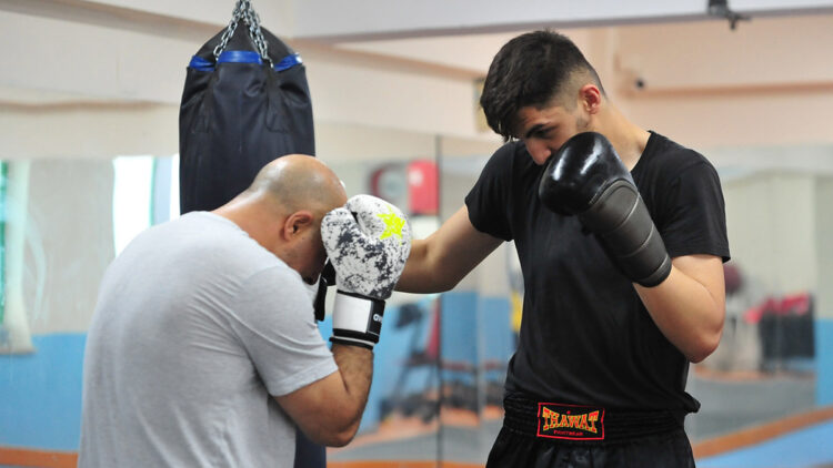 Eren Çelik, kick boksta dünya şampiyonu oldu