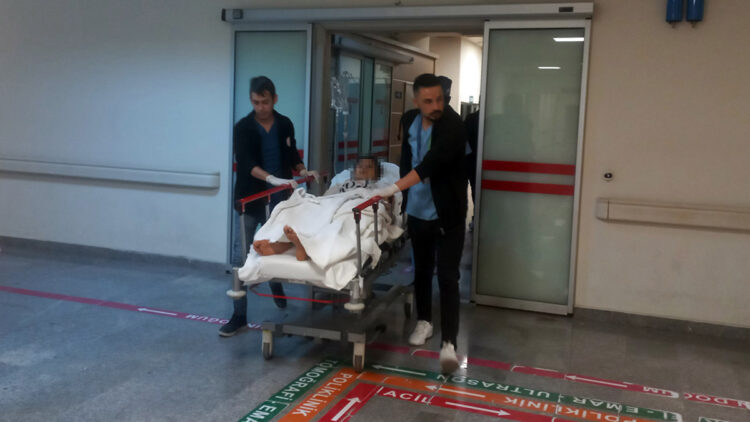 Erkek arkadaşının eski sevgilisini bıçakladı