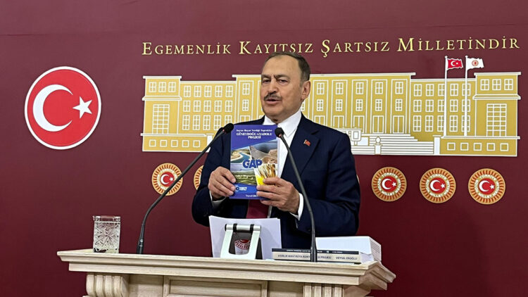 Eroğlu, Güneydoğu Anadolu Projesi'ni kitaplaştırdı