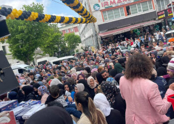 Esenyurt'ta indirim izdihamı