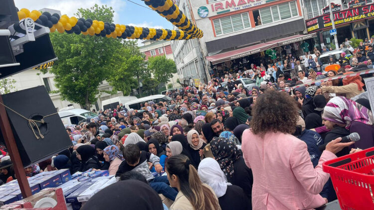 Esenyurt'ta indirim izdihamı