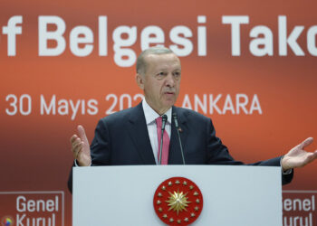 Eski Türkiye ittifakı, 2'nci kez kırmızı kart yemiştir