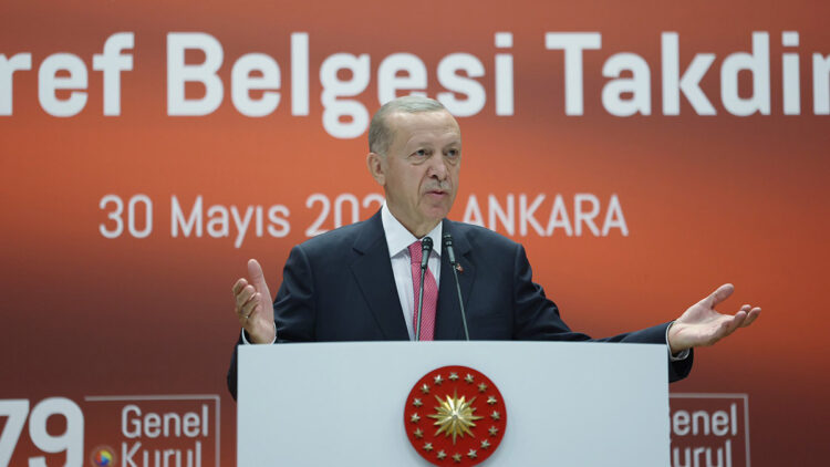 Eski Türkiye ittifakı, 2'nci kez kırmızı kart yemiştir