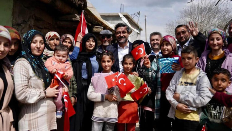 Eski bakan Zeki Ergezen'in oğlu, babasının izinde