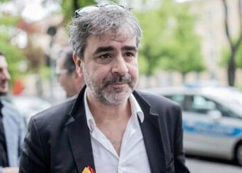 Gazeteci Deniz Yücel'e yakalama kararı