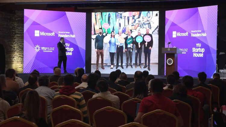 Genç girişimciler founders hub etkinliğinde