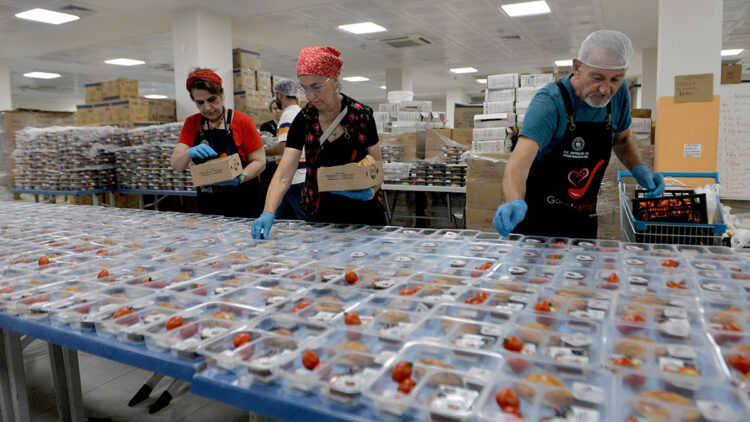 'Gönül Mutfağı’ndan depremzede öğrencilere kahvaltı