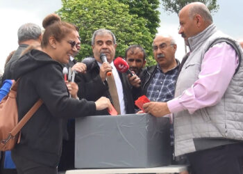 Görme engelliler siyasi partileri protesto etti