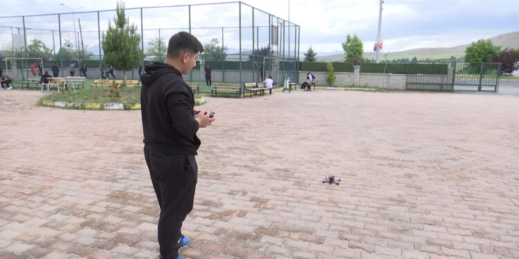 Güneş enerjisi ile çalışan dron geliştirdi