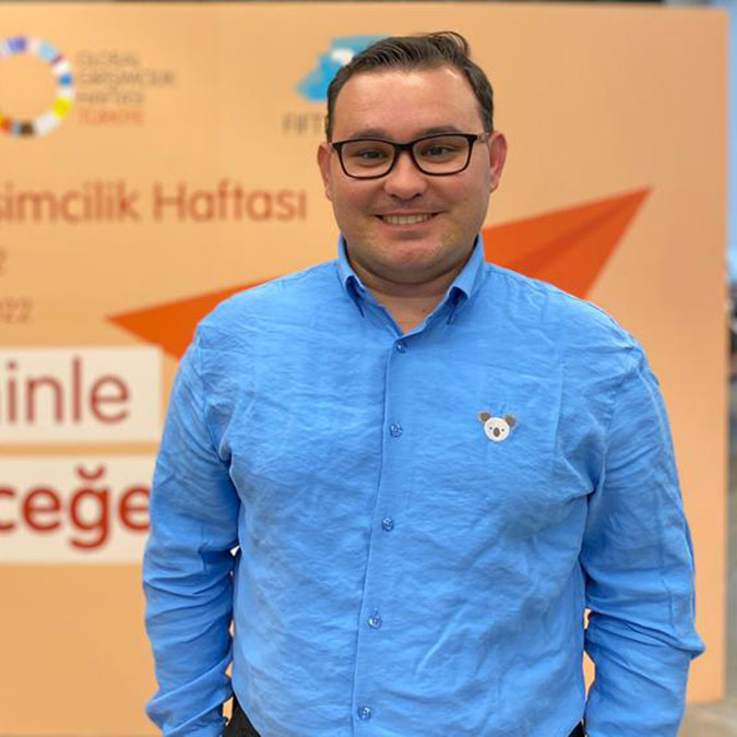 Rapora ilişkin konuşan Habitat Derneği Genel Sekreter Yardımcısı İsmail Metin, “Bu yıl maddi durumlarından memnun olan gençlerin oranı %38,3 olarak ölçülürken, gençlerin %35,8’inin aylık kişisel gelirinin 3 bin TL ve altında olduğu görüldü” dedi.