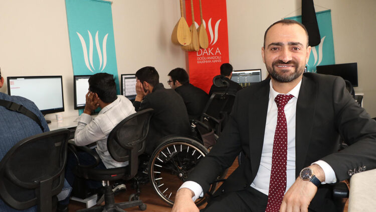 Hanifi Baykara, kendisi gibi engelli olanların sesi