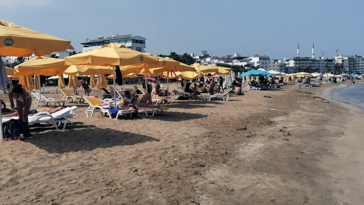 Havalar ısındı, Mersin'de sahiller hareketlendi