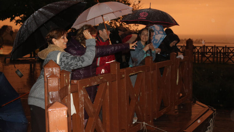 Hıdırellez dileklerini denizle buluşturdular