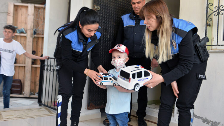 İlik nakli yapılan Bilal'e polisten süpriz