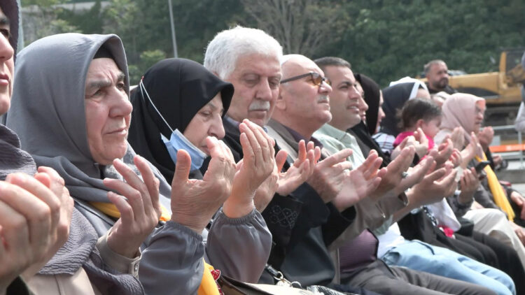 İlk hac kafilesi Harem'den uğurlandı