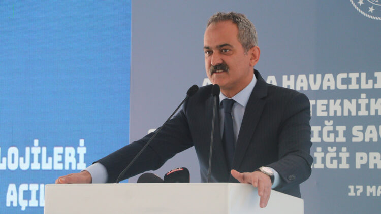 İlk havacılık ve uzay lisesine 'Özdemir Bayraktar'ın adı verildi