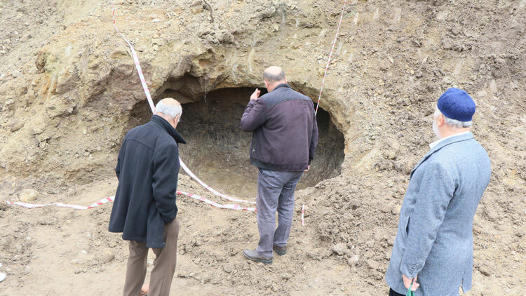İnşaat kazısında 'mezar odası' çıktı