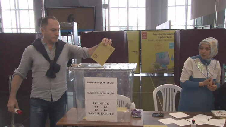 İstanbul Havalimanı'nda ikinci tur oyları kullanılıyor
