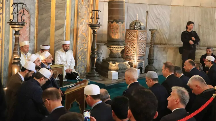 İstanbul'un fethi için ayasofya camii'nde mevlit programı